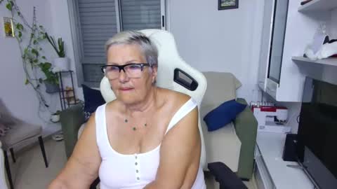 Selenna online show from June 5, 2026, 5:29 pm