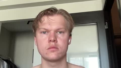 Snapshot of self_facial_lover chatting on April 4, 2026, 11:40 am self_facial_lover online show from April 4, 2026, 11:40 am