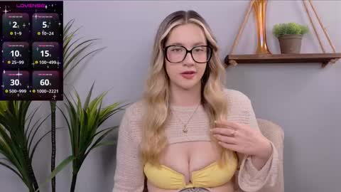 Snapshot of selina_thick chatting on October 18, 2025, 3:09 am Selina Mae online show from October 18, 2025, 3:09 am