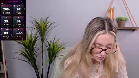 Snapshot of selina_thick chatting on October 26, 2025, 3:12 am Selina Mae online show from October 26, 2025, 3:12 am