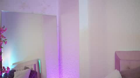  Selina  online show from November 8, 2025, 8:07 pm