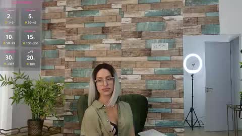 Snapshot of selinalips chatting on September 24, 2025, 8:28 am SelinaLips online show from September 24, 2025, 8:28 am
