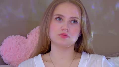 SelinSwarovski online show from September 30, 2025, 6:02 pm