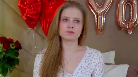 SelinSwarovski online show from February 18, 2026, 7:54 pm