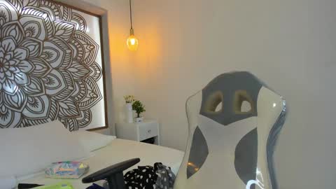 Selket online show from January 7, 2025, 2:08 pm