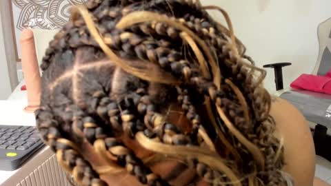 Selket online show from February 3, 2025, 1:51 pm