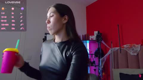 Nicole online show from October 17, 2025, 1:42 am