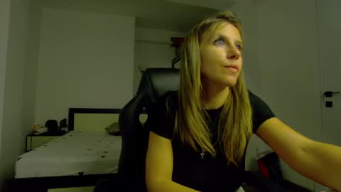 sellena_angel online show from May 14, 2026, 4:25 pm