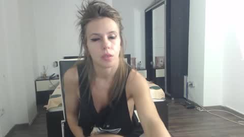Snapshot of sellena_angels chatting on January 17, 2025, 6:54 pm sellena_angels online show from January 17, 2025, 6:54 pm