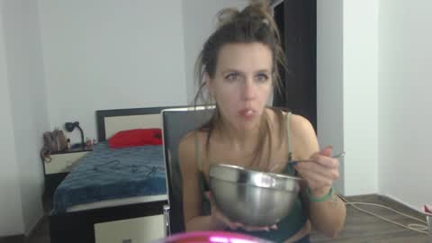Snapshot of sellena_angels chatting on February 17, 2025, 4:37 pm sellena_angels online show from February 17, 2025, 4:37 pm