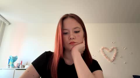 Lily online show from April 29, 2026, 2:43 pm