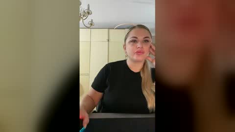 Snapshot of selviana chatting on December 2, 2025, 8:08 am Alina online show from December 2, 2025, 8:08 am