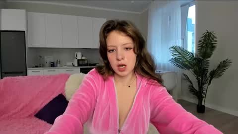 Snapshot of sen0_rita chatting on November 8, 2025, 8:36 am Ami online show from November 8, 2025, 8:36 am