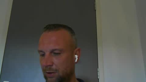 sence08 online show from November 3, 2025, 10:16 am