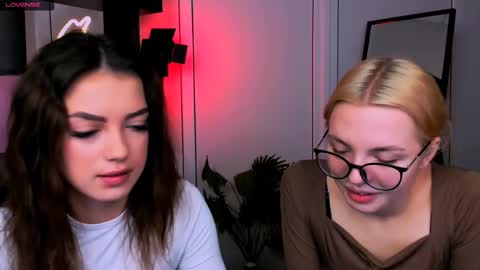 Snapshot of sendi_cais chatting on November 12, 2025, 6:25 am Sendi online show from November 12, 2025, 6:25 am