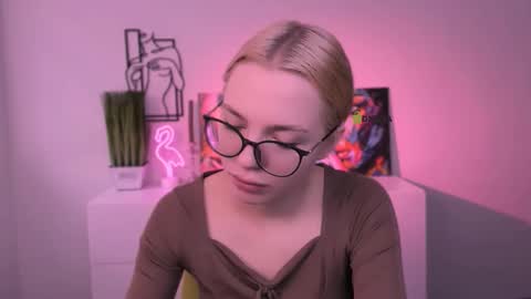 Snapshot of sendi_cais chatting on November 17, 2025, 7:47 am Sendi online show from November 17, 2025, 7:47 am