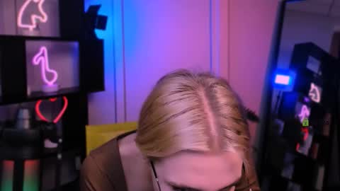 Snapshot of sendi_cais chatting on November 28, 2025, 11:02 am Sendi online show from November 28, 2025, 11:02 am