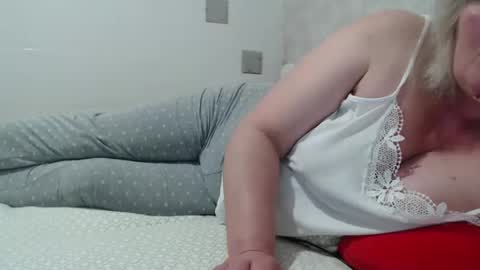 Snapshot of seniorita333 chatting on February 13, 2025, 7:35 am Lenna online show from February 13, 2025, 7:35 am