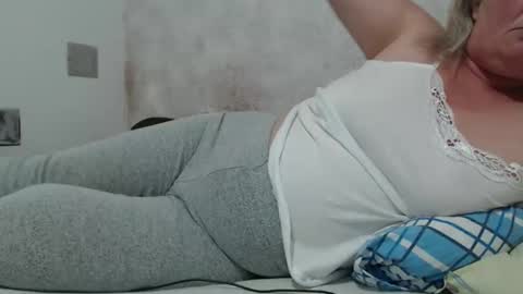 Snapshot of seniorita333 chatting on October 21, 2025, 7:42 am Lenna online show from October 21, 2025, 7:42 am