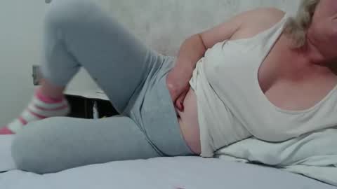 Lenna online show from November 16, 2025, 12:22 pm