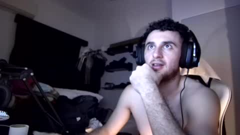 Snapshot of senitzzu chatting on February 6, 2025, 5:35 am PAJACONTROL online show from February 6, 2025, 5:35 am