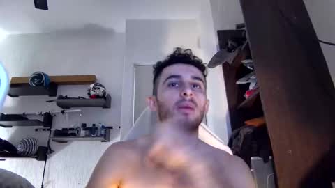 Snapshot of senitzzu chatting on October 21, 2025, 5:57 pm PAJACONTROL online show from October 21, 2025, 5:57 pm