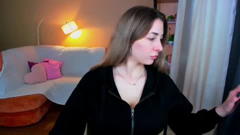 Snapshot of sensitiveheartt chatting on September 14, 2025, 11:42 am sensitiveheartt online show from September 14, 2025, 11:42 am