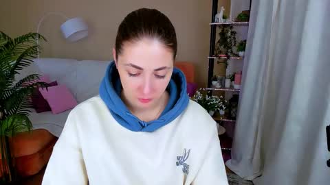 Snapshot of sensitiveheartt chatting on October 5, 2025, 4:16 pm sensitiveheartt online show from October 5, 2025, 4:16 pm