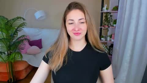 Snapshot of sensitiveheartt chatting on October 7, 2025, 8:06 pm sensitiveheartt online show from October 7, 2025, 8:06 pm