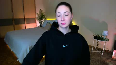 Snapshot of sensitiveheartt chatting on October 8, 2025, 6:49 pm sensitiveheartt online show from October 8, 2025, 6:49 pm