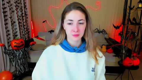 Snapshot of sensitiveheartt chatting on October 24, 2025, 8:16 pm sensitiveheartt online show from October 24, 2025, 8:16 pm