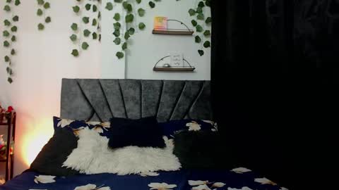 Snapshot of sensual_flame chatting on January 23, 2025, 3:26 am Camille and sophie online show from January 23, 2025, 3:26 am