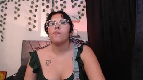 Snapshot of sensual_flame chatting on February 20, 2025, 11:32 pm Camille and sophie online show from February 20, 2025, 11:32 pm