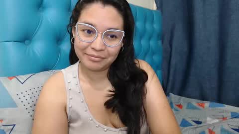 Snapshot of sensual_vanessa chatting on January 6, 2025, 11:42 pm Vanessa online show from January 6, 2025, 11:42 pm