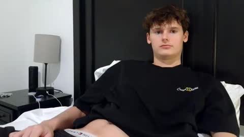 Cam online show from May 1, 2026, 4:17 am