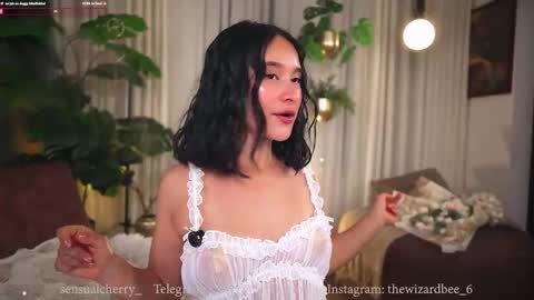 Maria- OF sensual bee online show from September 12, 2025, 1:17 am