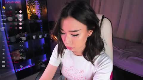 Kiki online show from December 13, 2025, 7:53 pm