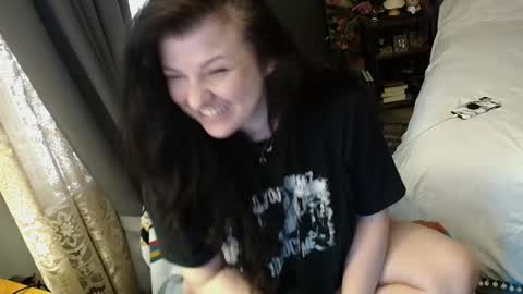 Snapshot of sentfrmheaven chatting on November 22, 2025, 2:38 pm Tara online show from November 22, 2025, 2:38 pm