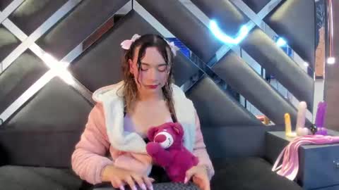 seraphine_nyx online show from June 13, 2026, 3:59 am