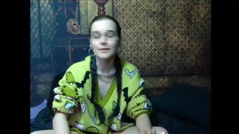 Snapshot of seraphinmunster chatting on July 1, 2026, 5:02 pm Seraphin Munster online show from July 1, 2026, 5:02 pm