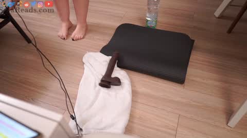 SeraReads online show from October 11, 2025, 3:43 pm