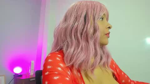 Snapshot of serena_15 chatting on November 18, 2025, 12:31 pm Serena online show from November 18, 2025, 12:31 pm