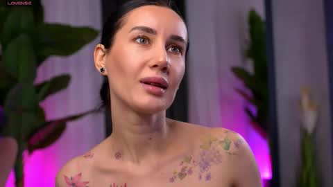 Serena online show from November 21, 2025, 11:09 am