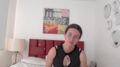 sereneclarks_ online show from December 27, 2024, 7:35 pm