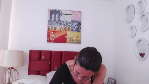 sereneclarks_ online show from December 28, 2024, 6:29 pm