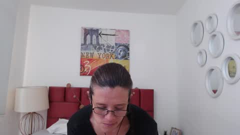 sereneclarks_ online show from January 31, 2025, 3:33 pm