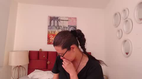 sereneclarks_ online show from January 31, 2025, 6:36 pm