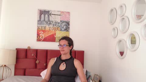 sereneclarks_ online show from February 1, 2025, 6:29 pm