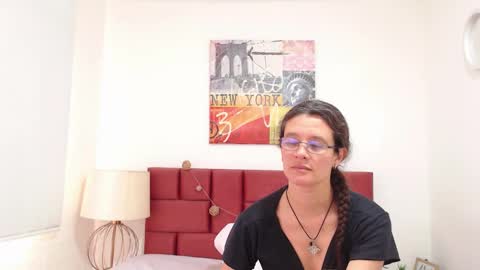 sereneclarks_ online show from February 4, 2025, 3:36 pm