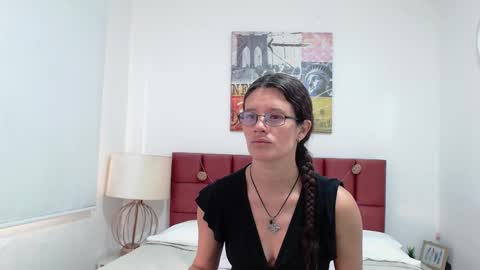 sereneclarks_ online show from February 5, 2025, 12:27 pm